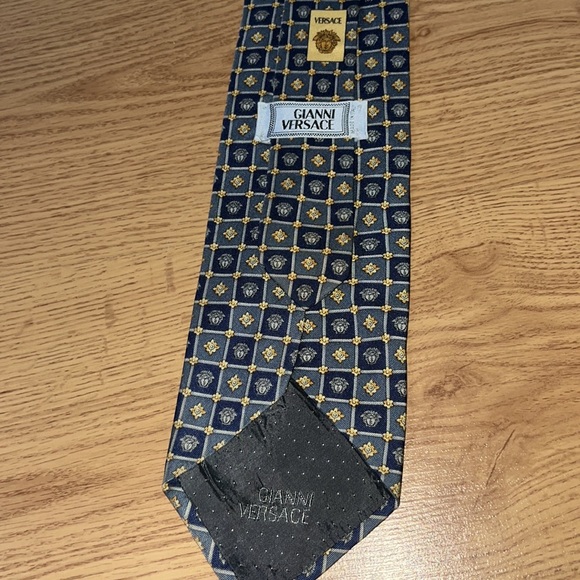 Versace tie - Picture 4 of 4